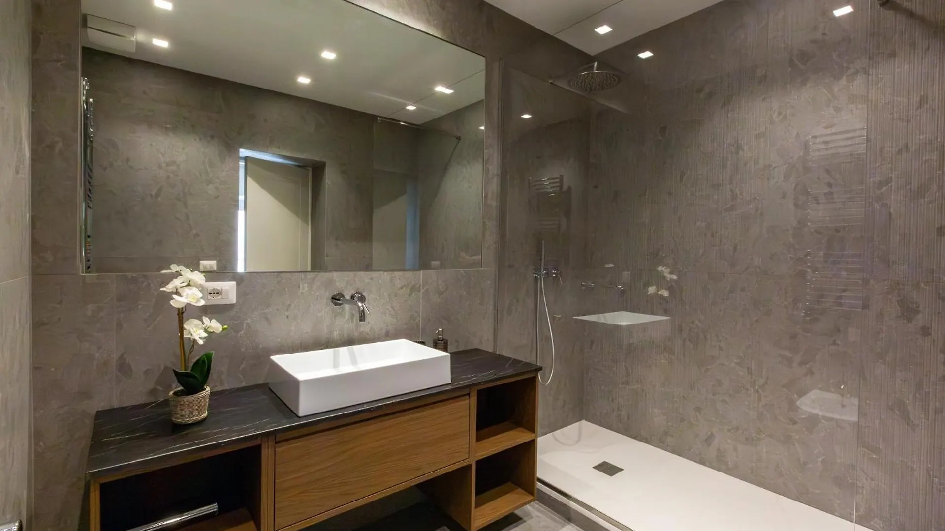 Apartment Castroni Ottaviano Suite Rome
